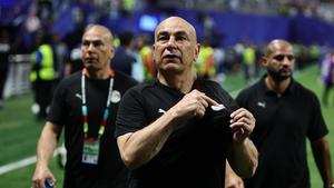 Prekrižene ruke izazvale haos: FIFA sprema nezapamćenu kaznu za selektora Egipta